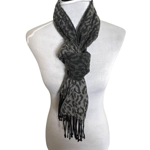 Cejon Womens Italian Scarf Grey Leopard Print Winter Warm Fringe Accent - Picture 6 of 11